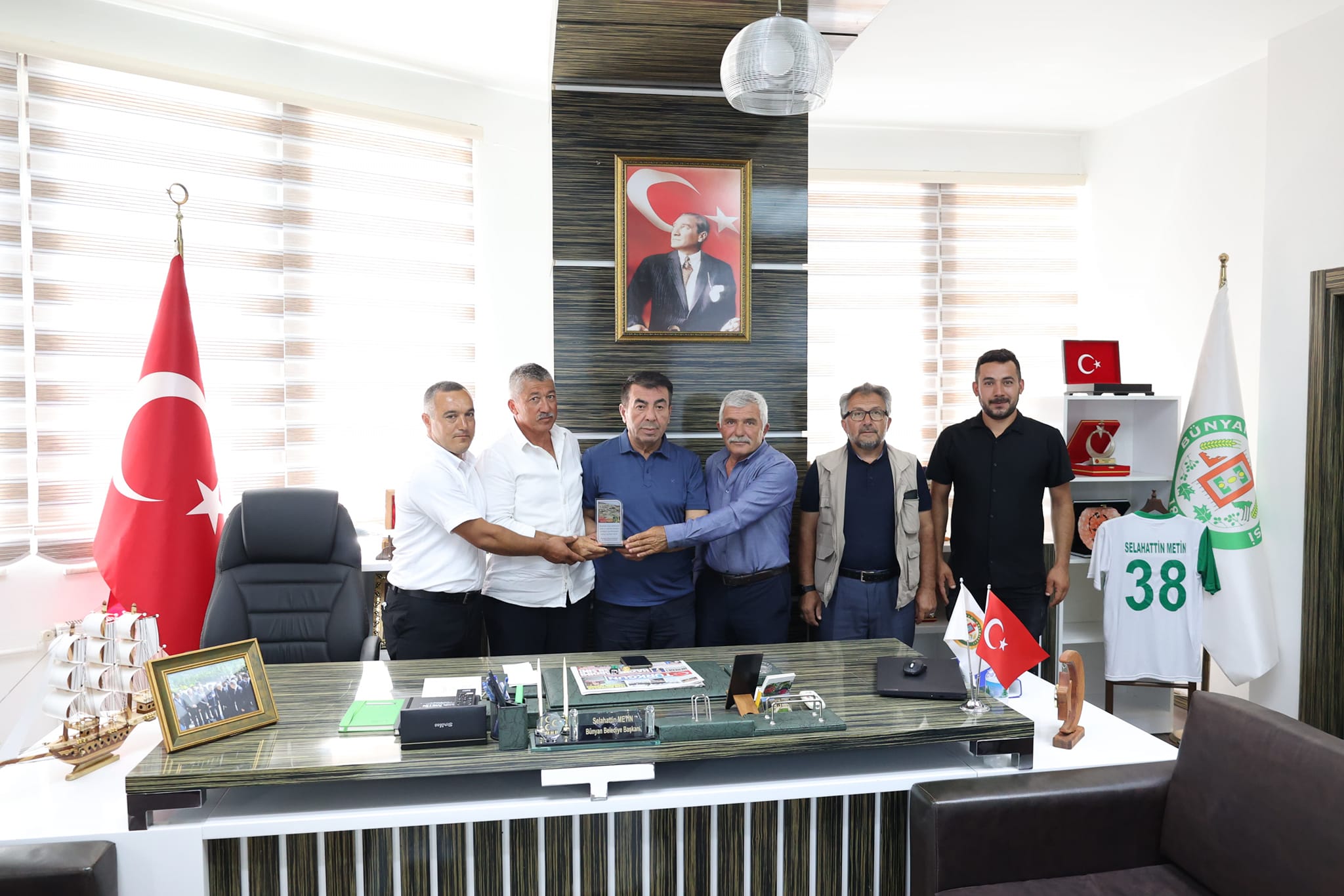 KARAHIDIR'DAN BAŞKAN METİN'E ŞENLİK İÇİN TEŞEKKÜR