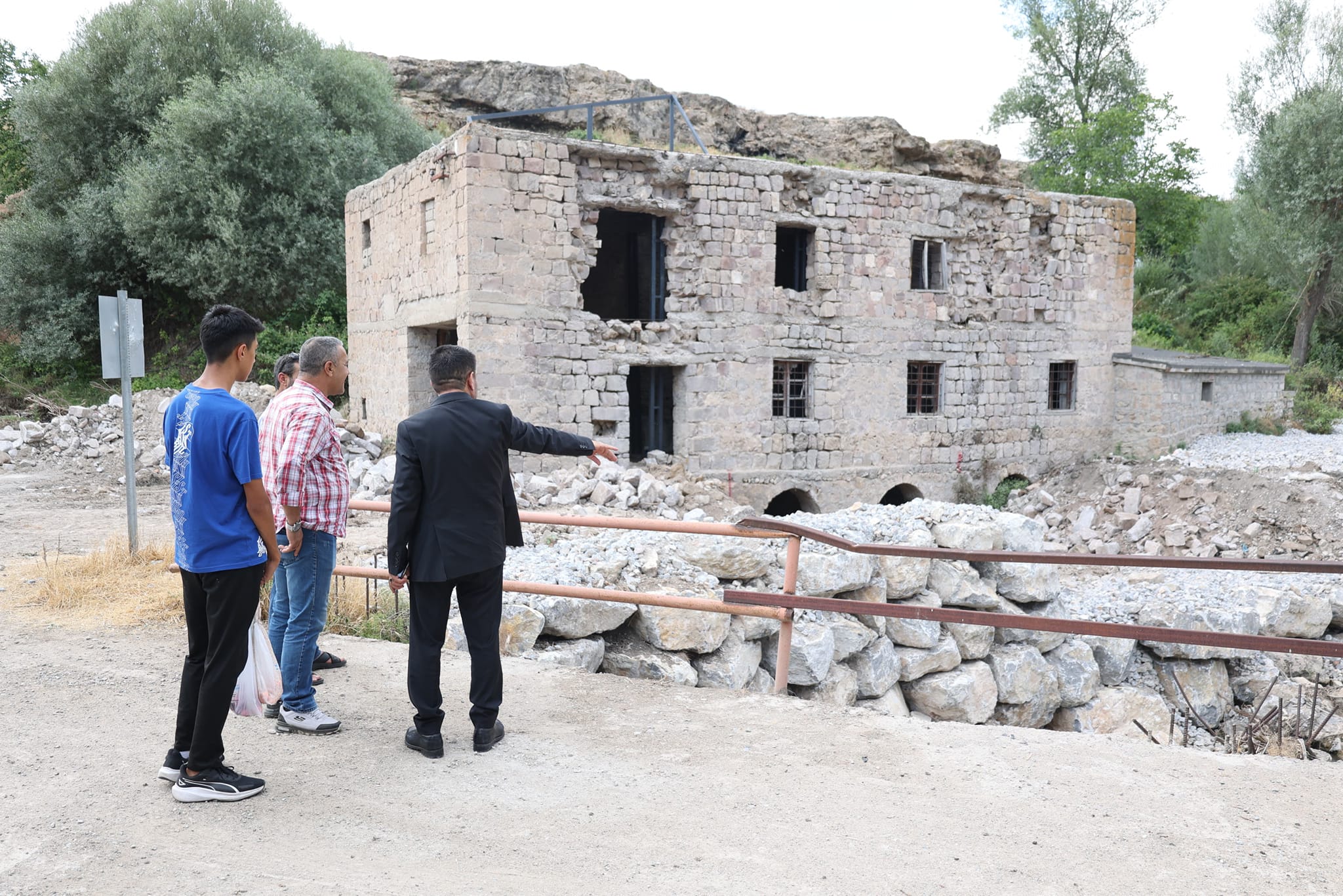 BAŞKAN METİN ESKİ DEĞİRMEN BÖLGESİNDE DEVAM EDEN ÇALIŞMALARI İNCELEDİ