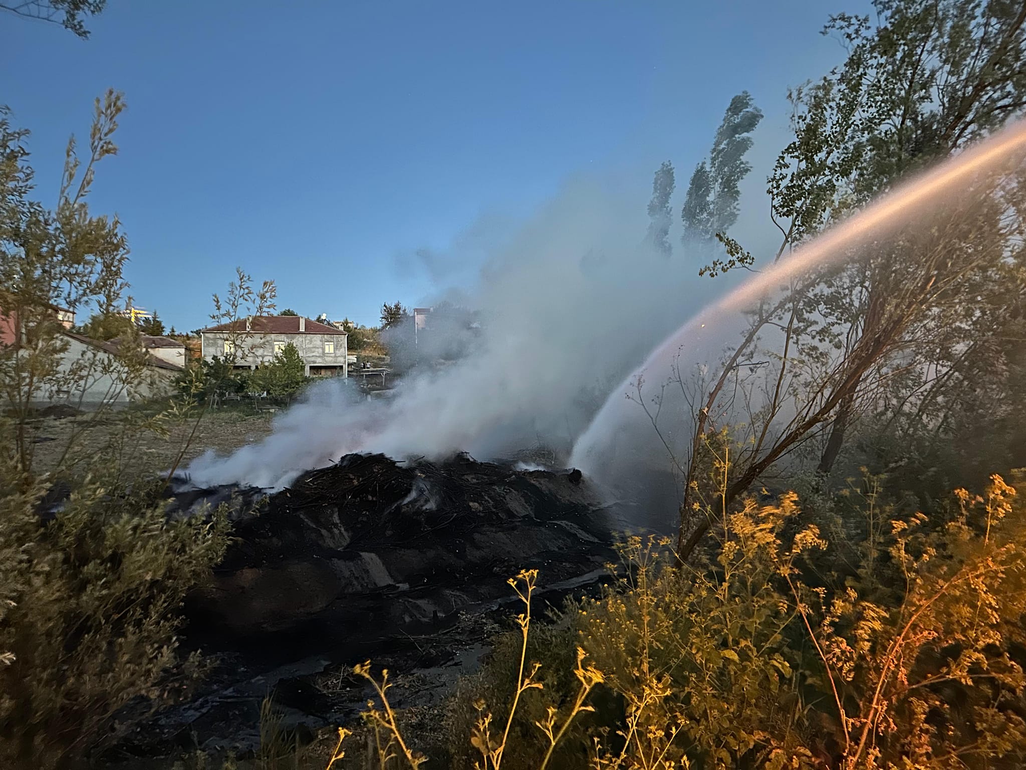 SAĞLIK MAHALLEMİZDE ÇIKAN YANGIN KONTROL ALTINA ALINDI