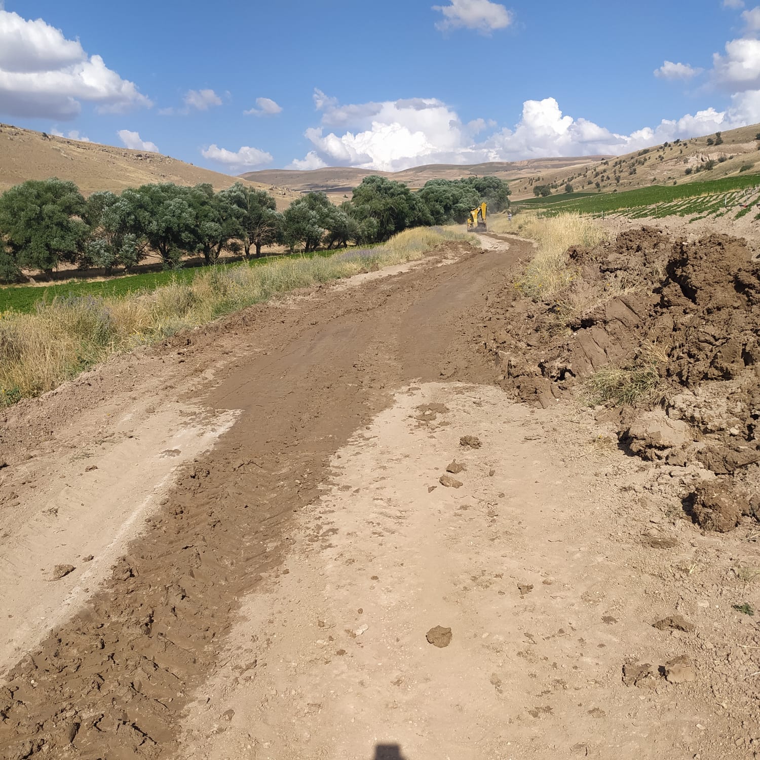 BAŞKAN METİN'İN TALİMATI İLE ARAZİLERİN YOLU YENİDEN ULAŞIMA AÇILDI