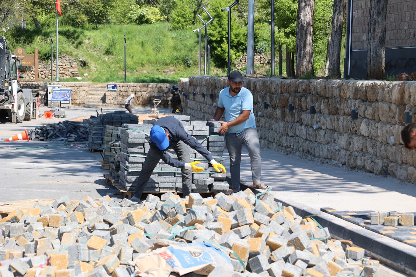 CAM TERASLAR BÖLGESİ PARKE ÇALIŞMASI