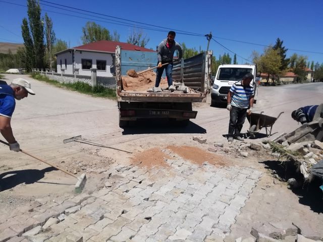 Mahallelerimizde üstyapı parke bakım, onarım ve yenileme çalışmaları devam ediyor.
