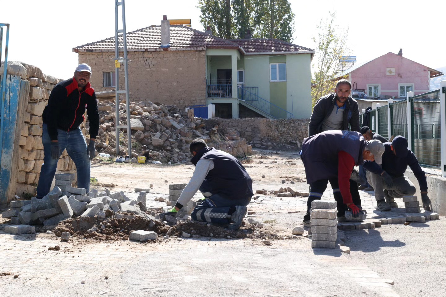 KAHVECİ MAHALESİ PARKE YOL ÇALIŞMASI