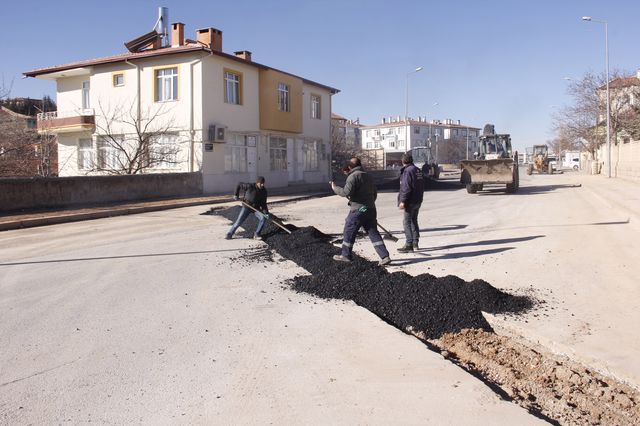 ​Asfalt yama çalışmalarımız ilçemiz girişinde devam ediyor.