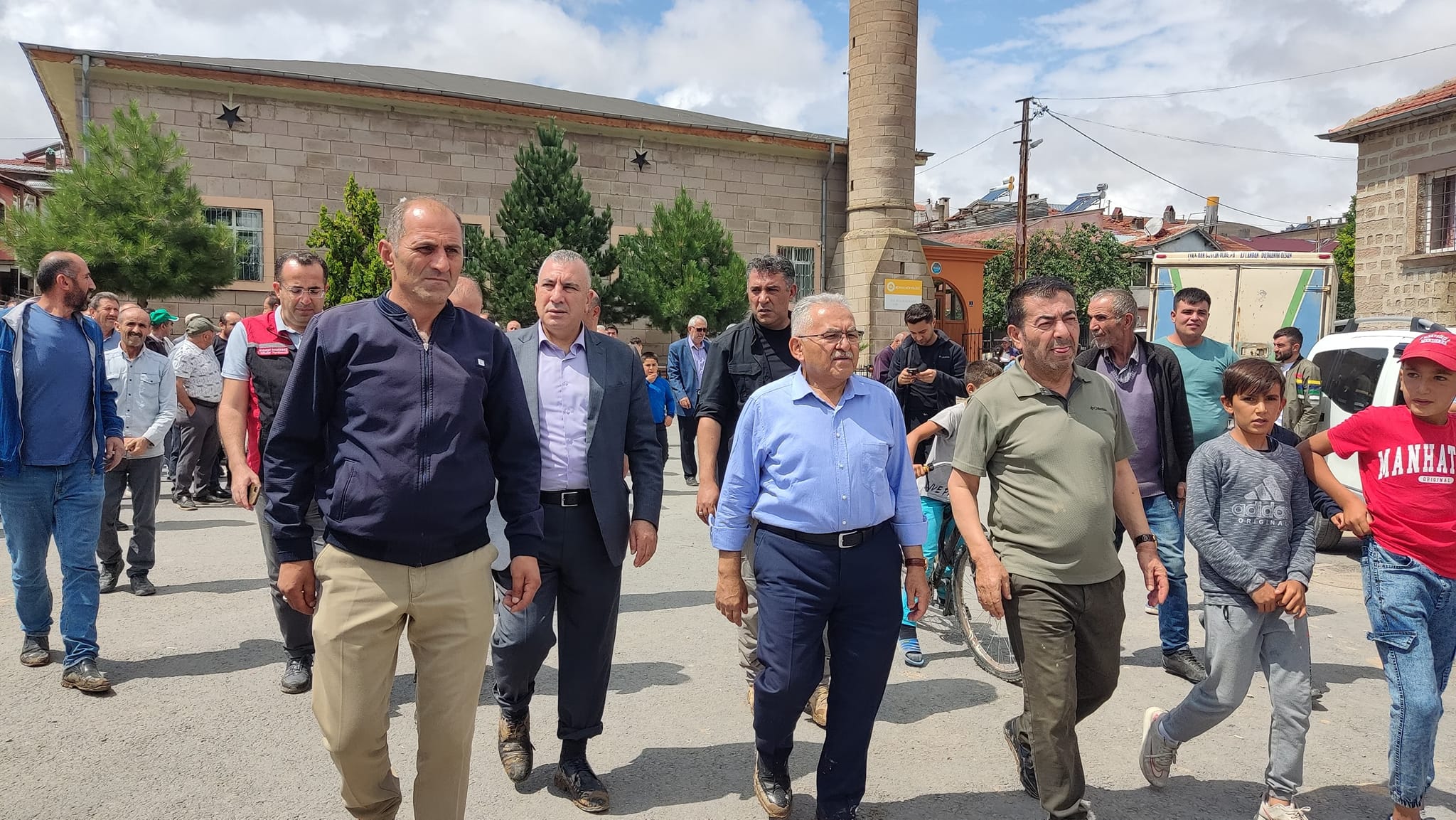 GÜLLÜCE MAHALLEMİZDE VATANDAŞLARIMIZLA BİR ARAYA GELİNDİ