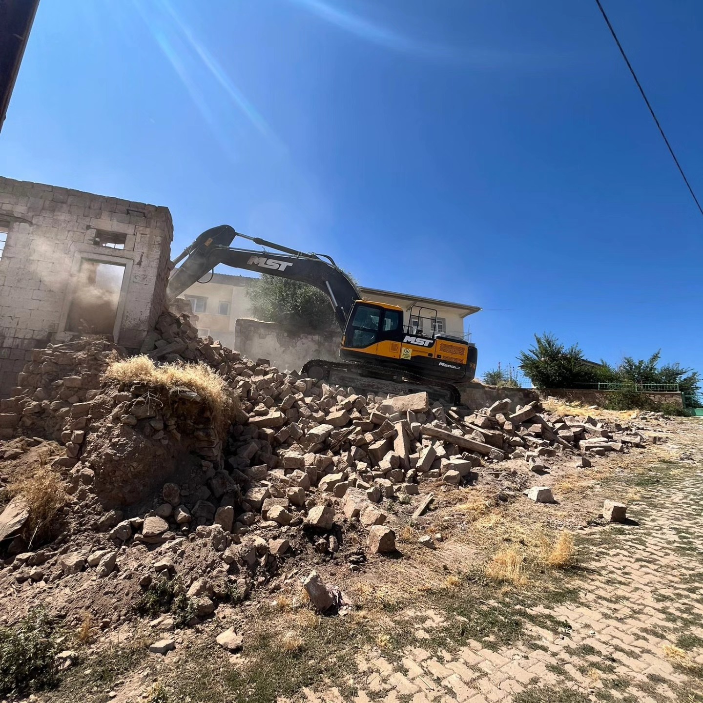 GÜLLÜCE MAHALLESİ YIKIM ÇALIŞMALARI