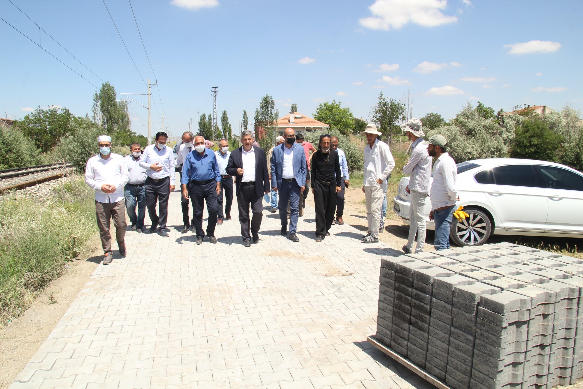 ​MAHALLERİMİZDE KİLİT PARKE YOL YAPIMINA BAŞLANDI