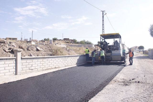 ​Karakaya Mahallemizde uzun süredir beklenen altyapı çalışmalarının tamamlanması ile asfalt yapım ça