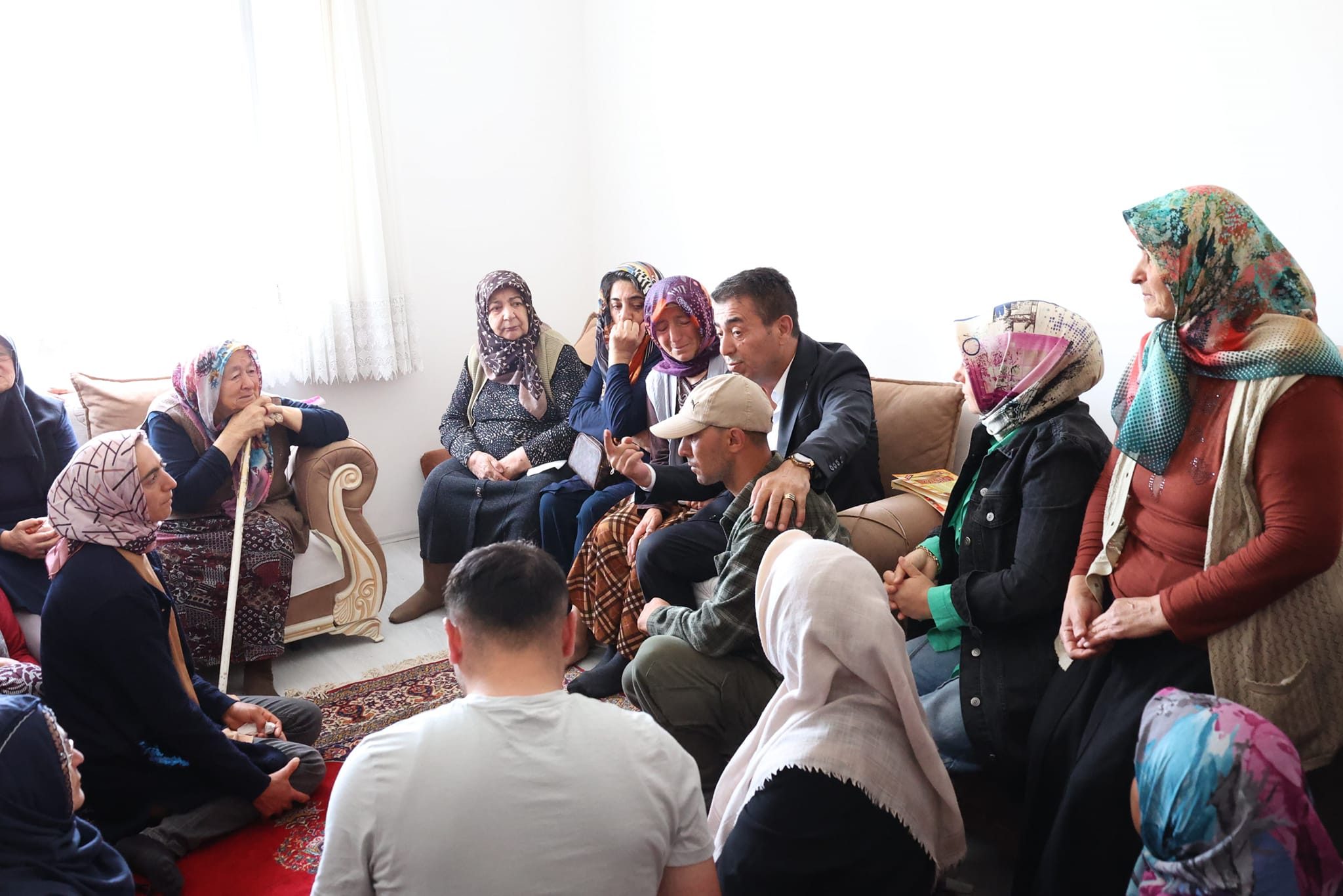 BAŞKAN METİN, MERHUM MUHİTTİN SARAÇ'IN AİLESİNE TAZİYE ZİYARETİNDE BULUNDU