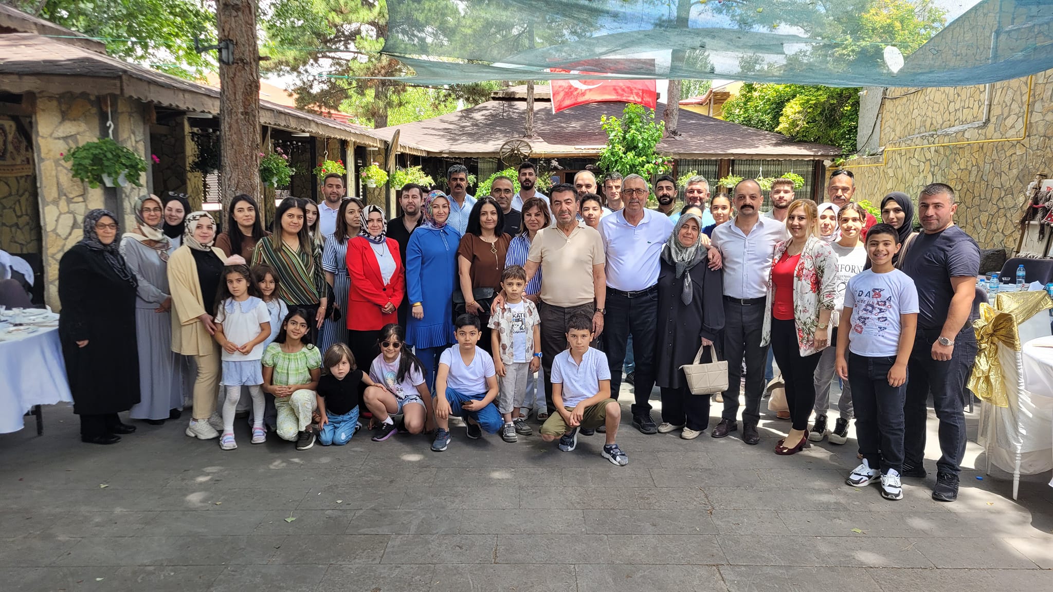 ​"Biz Büyük Bir Aileyiz"