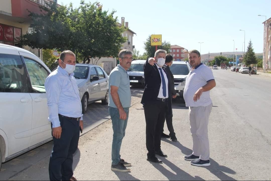 ​BÜNYAN-BÜYÜKTUZHİSAR YOLUNDA SICAK ASFALT, ANDEZİT KALDIRIM VE OTOPARK YAPIM ÇALIŞMALARI BAŞLADI