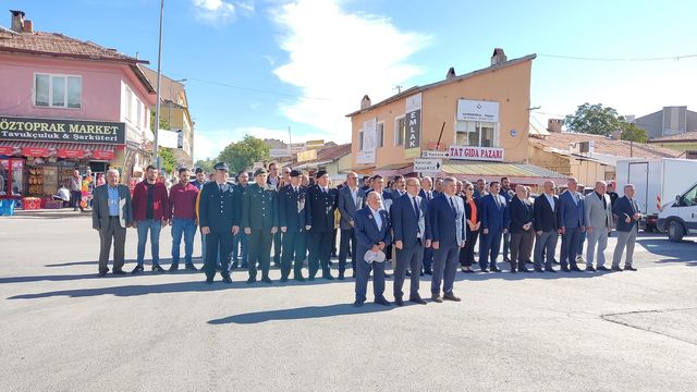 19 Eylül Gaziler Günü Atatürk ve Şehitlik Anıtımızda çelenk töreni gerçekleştirildi.