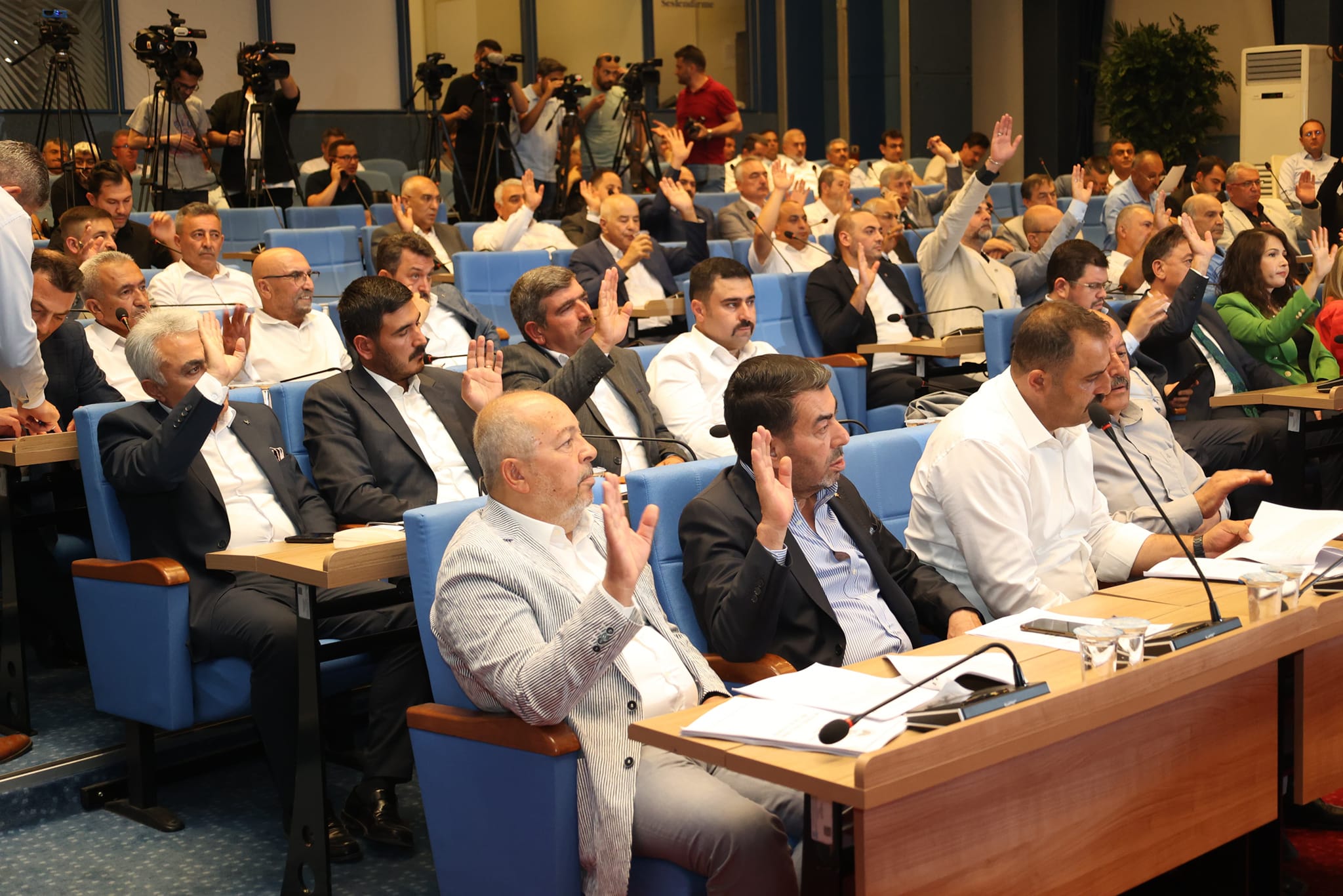 ''ALINAN KARARLARIN İLÇEMİZ VE ŞEHRİMİZ ADINA HAYIRLI OLMASINI DİLİYORUM''