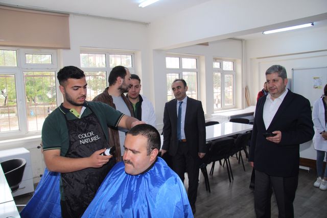 ​BÜNYAN'DA HAMİDİYE LİSESİ'NDEN ENGELLİLER HAFTASINDA ÖRNEK ADIM