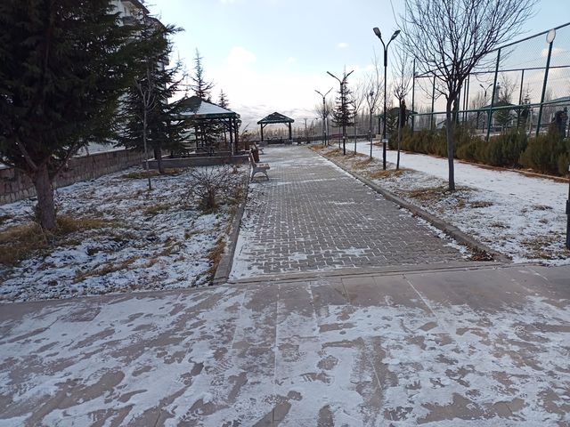 ilçemiz genelindeki park, bahçe ve yeşil alanlarda bakım ve temizlik çalışmaları yapıldı.