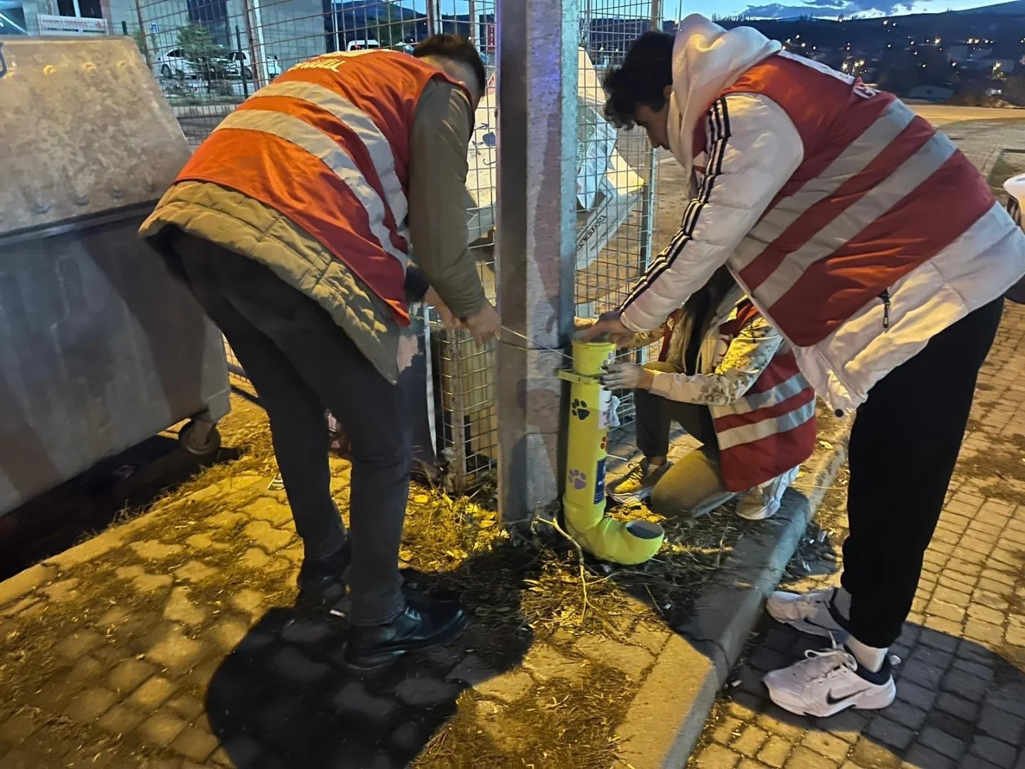 KIŞ AYLARINDA DA CAN DOSTLARI UNUTULMADI