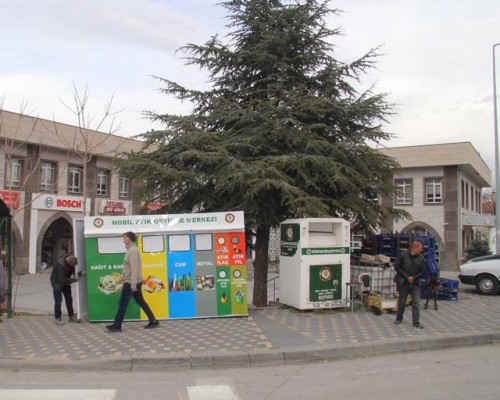 Mobil Atık Getirme Merkezlerinin ikincisi çarşı meydanına yerleştirildi.