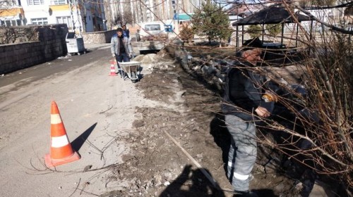 İlçemiz genelindeki park, bahçe ve yeşil alanlarda onarım,  ve temizlik çalışmaları yapıldı.
