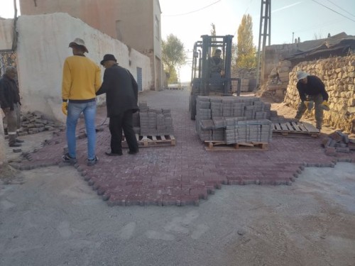 Parke yol yapım çalışmaları topsöğüt mahallesinde devam ediyor.