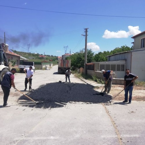 İlçe merkezimizde deforme olan ve bozulan yollarda asfalt yama, bakım, onarım ve yenileme çalışmalar
