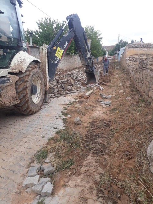 SIVGIN MAHALLESİNDE SELDE ZARAR GÖREN PARKE YOLLAR YAPIMA HAZIRLANIYOR