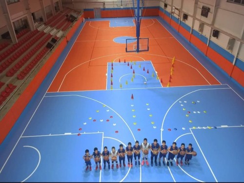 ​BÜNYAN SPOR SALONU YENİ ZEMİNİNE KAVUŞTU