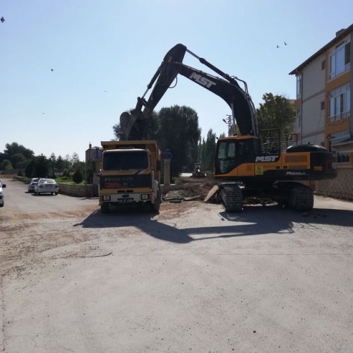 ​Sümer Mahallesi 19 Mayıs Evler bölgesinde yapımı planlanan asfalt çalışmaları için altyapı hazırlık