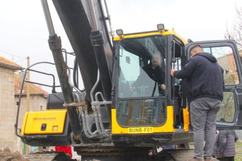 Güllüce Mahallemizde Doğalgaz  Çalışmalara sonrasında yol çalışmalarına başlandı.