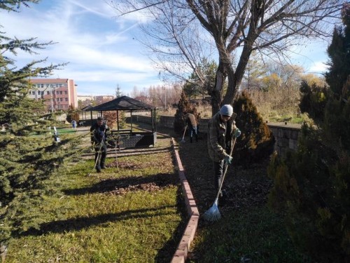 Park, bahçe ve yeşil alanlarda temizlik, bakım, onarım ve yenileme çalışmalarını sürdürülüyor