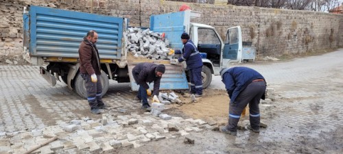 ​İLÇEMİZ GENELİNDE YOL BAKIM VE ONARIM ÇALIŞMALARI ARALIKSIZ SÜRÜYOR