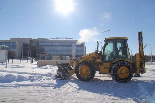 İlçemiz genelinde araç ve yaya yollarında karla mücadele çalışmaları yapıldı.