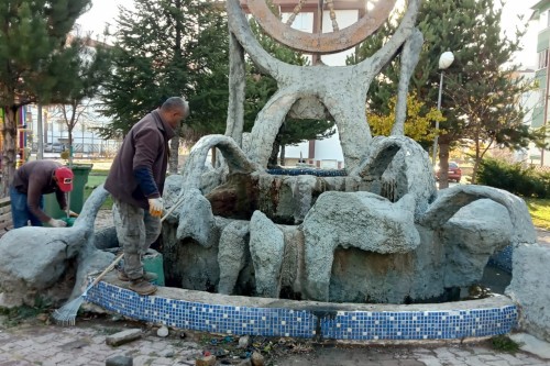 Ekiplerimizce Beyaz Evler Parkı'nda temizlik, dezenfekte, bakım ve onarım çalışmaları yapıldı.