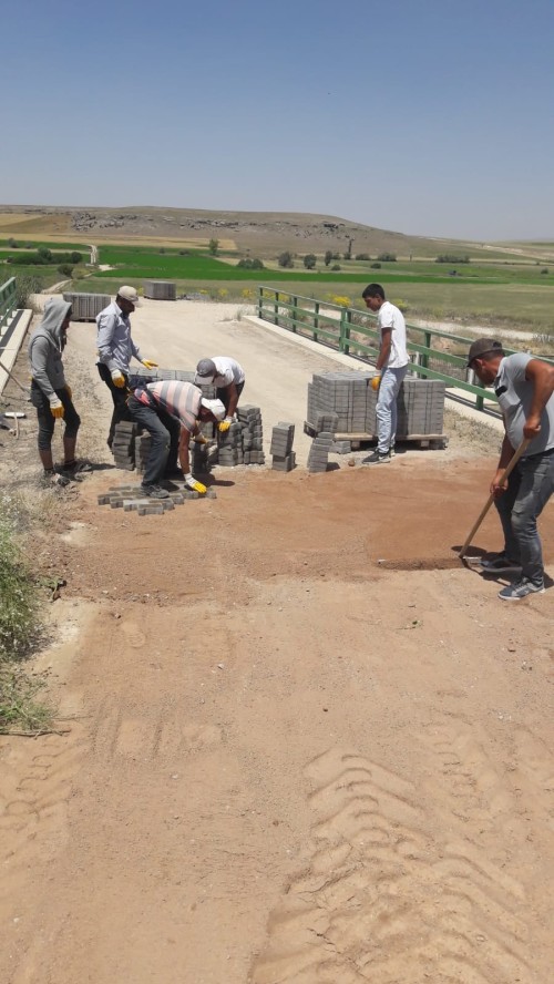 MAHALLELERDE KİLİT PARKE YOL ÇALIŞMALARI DEVAM EDİYOR