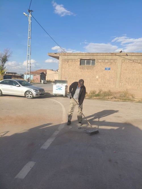 TUZHİSAR VE İLÇE GENELİNDE ÇEVRE BAKIM VE TEMİZLİK ÇALIŞMALARI