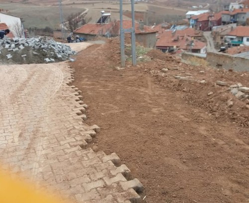 Koyunabdal Mahallesinde yol bakım, onarım ve yenileme çalışmaları devam ediyor.