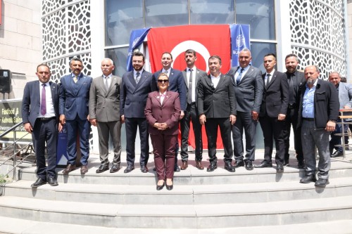 ALMANYA'DAN GELEN AKÜLÜ ARAÇLAR SAHİPLERİNE KAVUŞTU