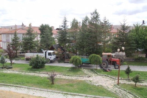 Cadde ve sokaklarda temizlik faaliyetlerini titizlikle sürdürüyor