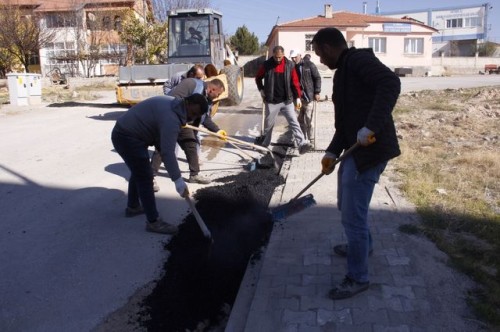 Fen İşleri Müdürlüğü ekiplerimiz, asfalt yama,  bakım ve onarım çalışmalarını aralıksız sürdürüyor.