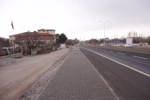 Gergeme - Fatih Mahallesi arasında kaldırım çalışmaları devam ediyor.