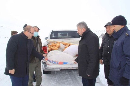 BAŞKANIMIZ ÖZKAN ALTUN VE KAYMAKAMIMIZ TURGUT GÜLEN'DEN SESSİZ CANLARIMIZA CANSUYU