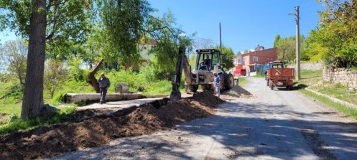 Sert geçen kış şartları sonrası gölet, çeşme, su kanalı ve arklar için harekete geçildi.