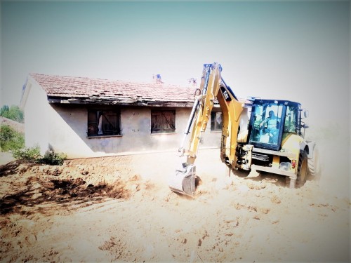 ​Kösehacılı Mahallemizdeki eski okulumuzu, taziye evi yapmak için çalışmalarımız başladı.