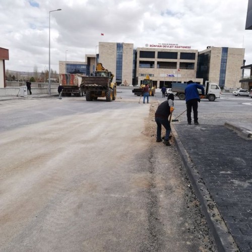 ​HASTANE YOLU VE ÇEVRESİNDE ASFAL BAKIM, ONARIM VE YENİLEME ÇALIŞMALARI YAPILDI