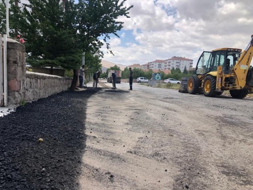 Fen İşleri Müdürlüğümüz asfalt yama bakım onarım çalışmaları yapıyor.