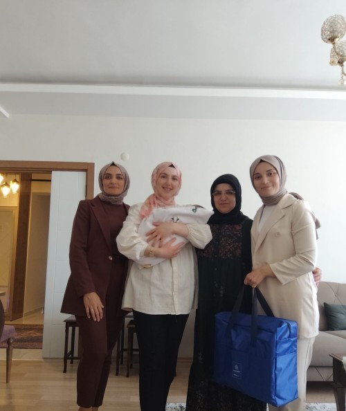 YENİ DOĞAN HEDİYE PAKETLERİMİZ AİLELERE ULAŞMAYA DEVAM EDİYOR