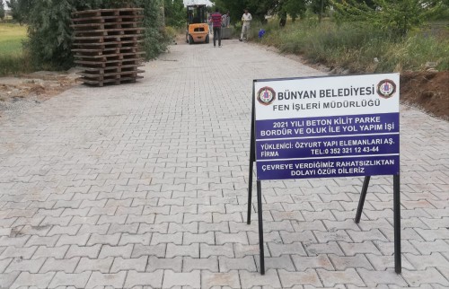 KİLİT PARKE YOL YAPIM ÇALIŞMALARI BÜYÜKTUZHİSAR MAHALLESİ'NDE DEVAM EDİYOR