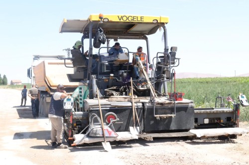 AKMESCİT MAHALLESİNDE DEVAM EDEN ASFALT ÇALIŞMALARI