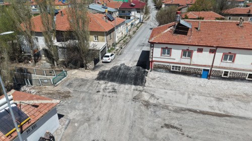 GÜLLÜCE MAHALLESİNDE ASFALT YAMA ÇALIŞMALARI