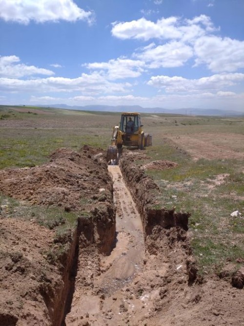 Kullanılmaz halde bulunan çeşme ve su hatlarının değişimi, onarımı ve temizliğine devam ediyor.