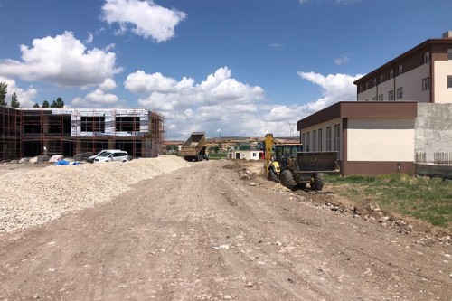 Fen İşleri Müdürlüğü Yeni Devlet Hastanesi ve Ticaret Merkezi Bölgesinde Çalışmalara Devam Ediyor